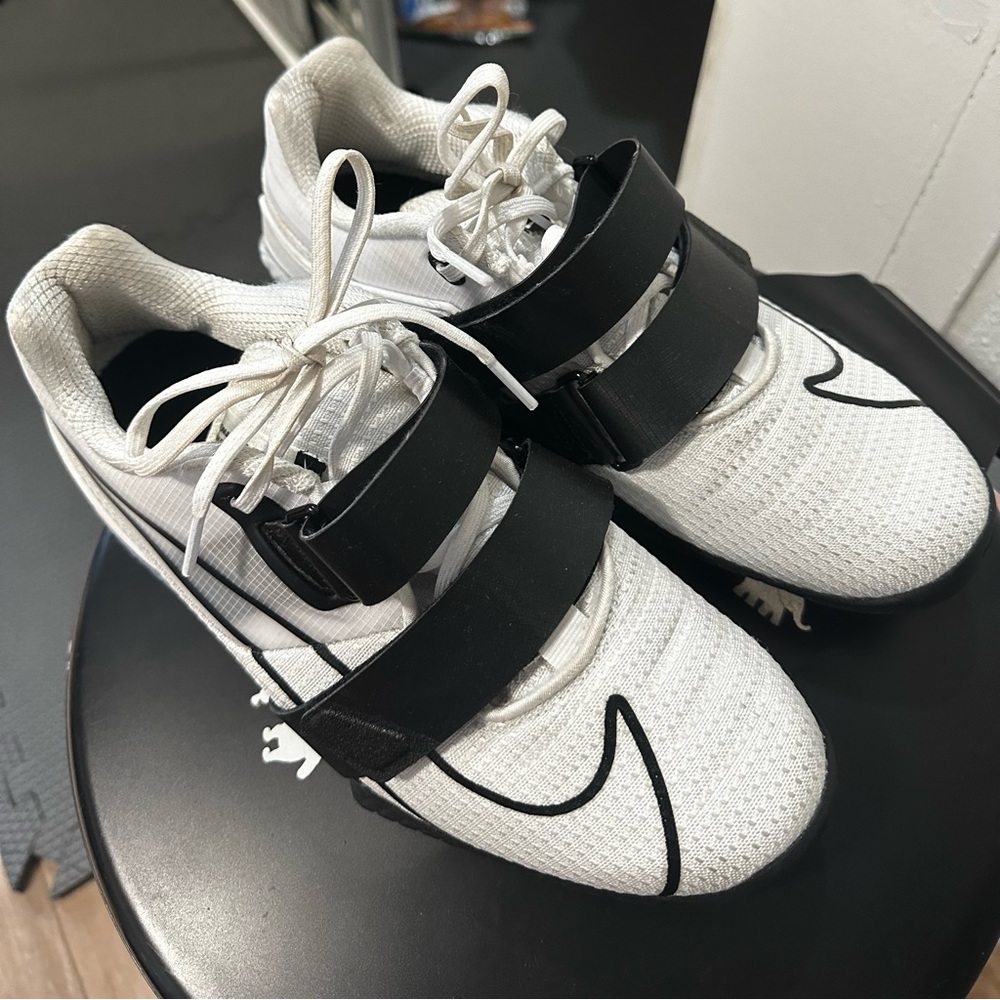 Nike squat shoes